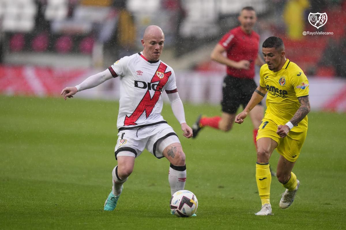 Isi Palazón (Rayo Vallecano) y Yeremy Pino (Villarreal), en el partido de Vallecas.