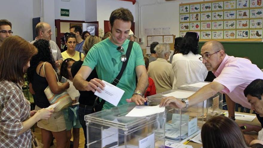Imagen de votaciones en colegios electorales en las autonómicas de 2011.