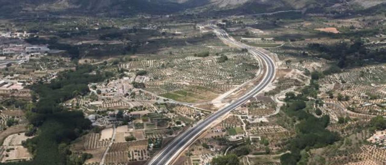 Muro dispone de terrenos llanos y bien comunicados junto a la autovía que une Alicante y València por el interior.