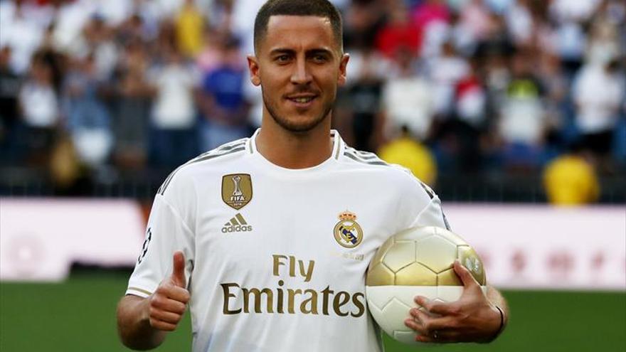 Hazard es jaleado por 50.000 madridistas