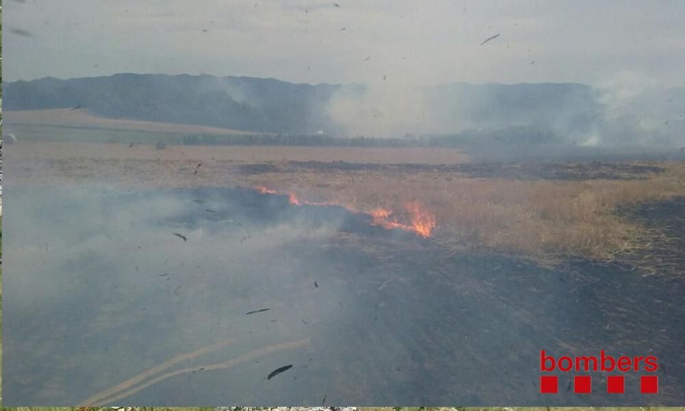 L''incendi que afecta la població de Cruïlles