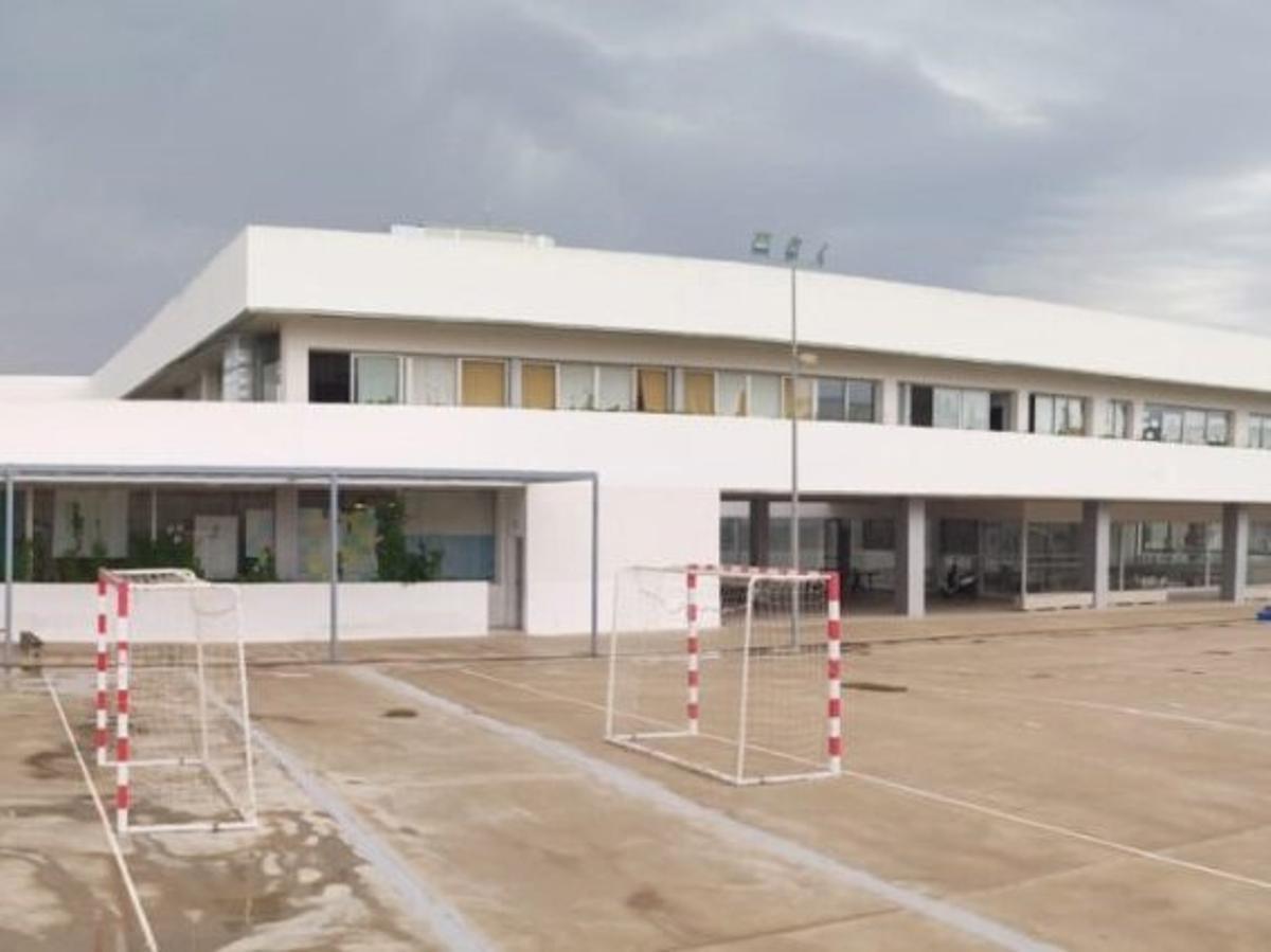 Vista exterior del Colegio Ortega y Gasset de Almendralejo.