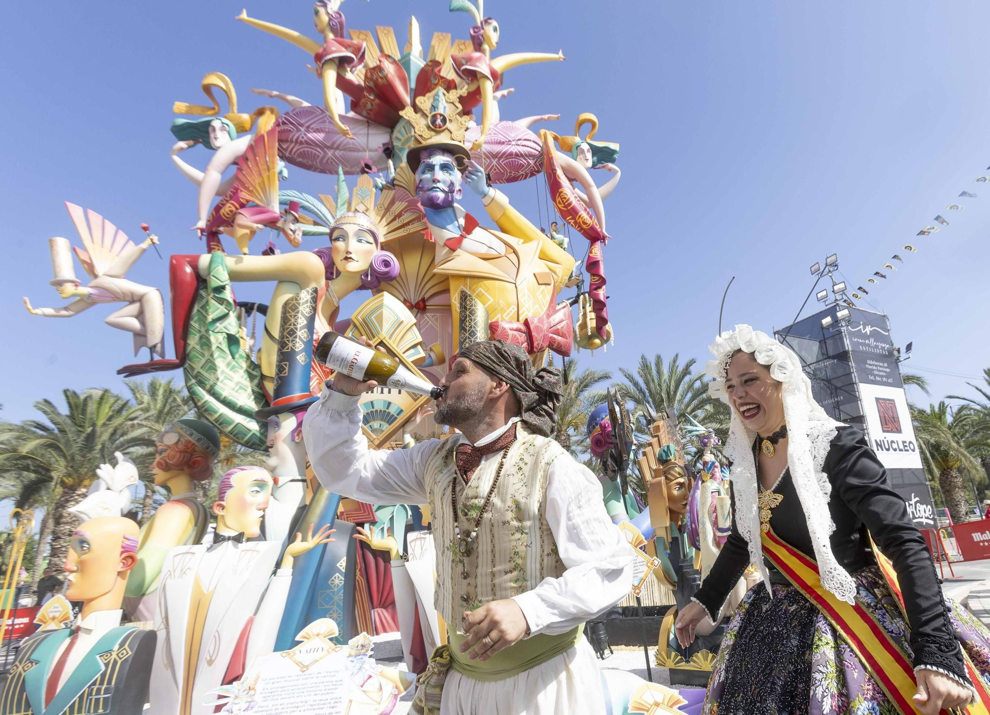 Baver - Els Antigons gana por primera vez el premio a la mejor hoguera de Alicante