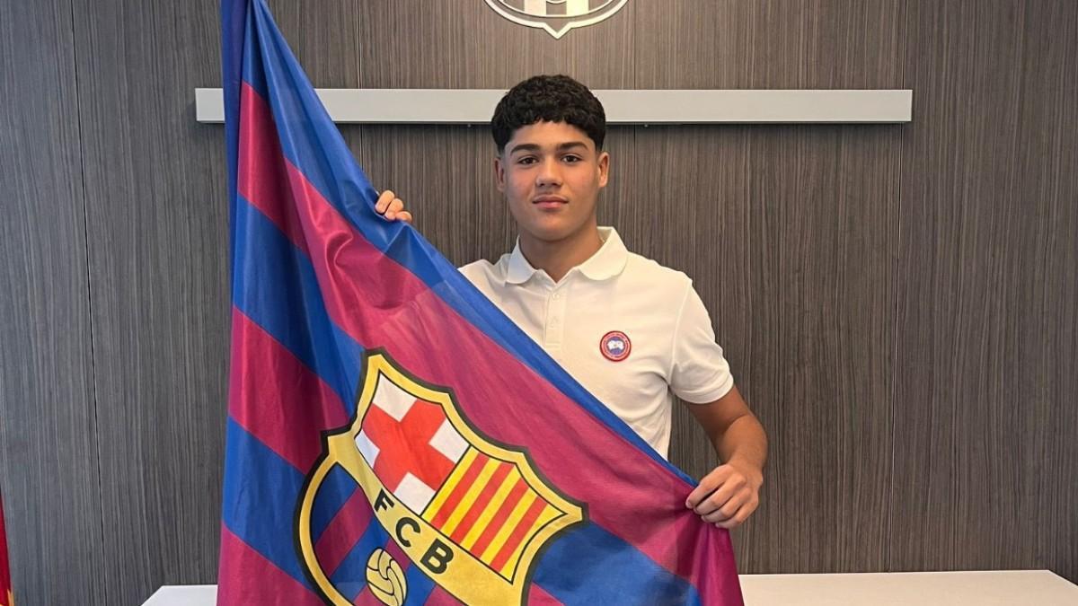 Isma Ziani firmó su primer contrato profesional con el Barça