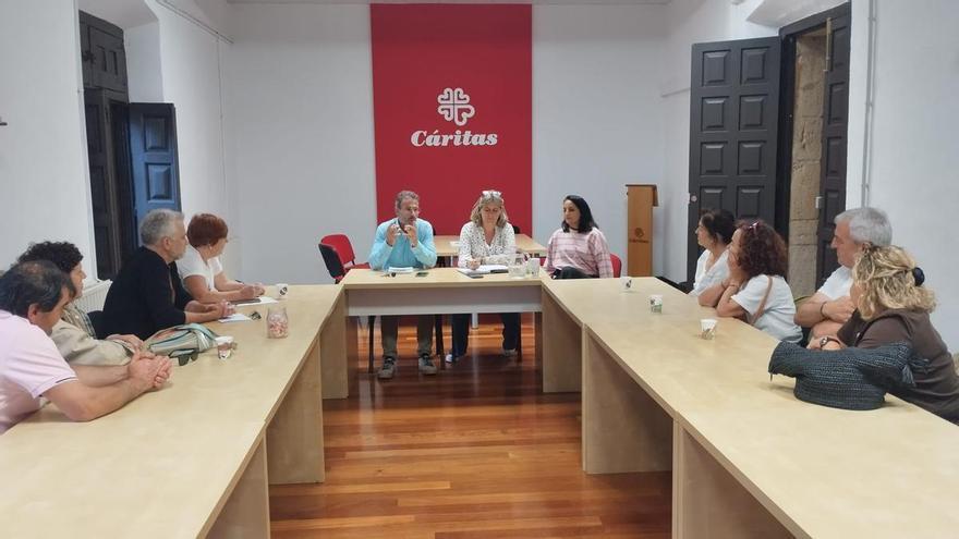 Cáritas se compromete a aumentar el control en el albergue Cano Mata de Oviedo para evitar la tensión con los vecinos