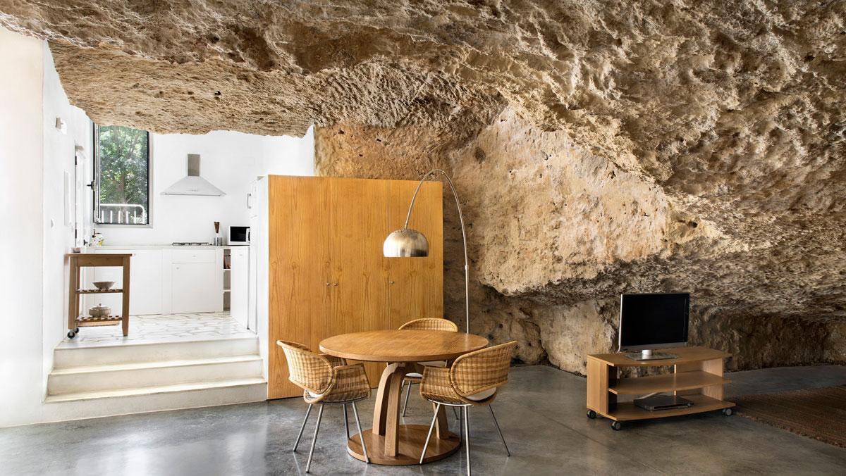 Alojamiento construido en el interior de una cueva, en Córdoba.