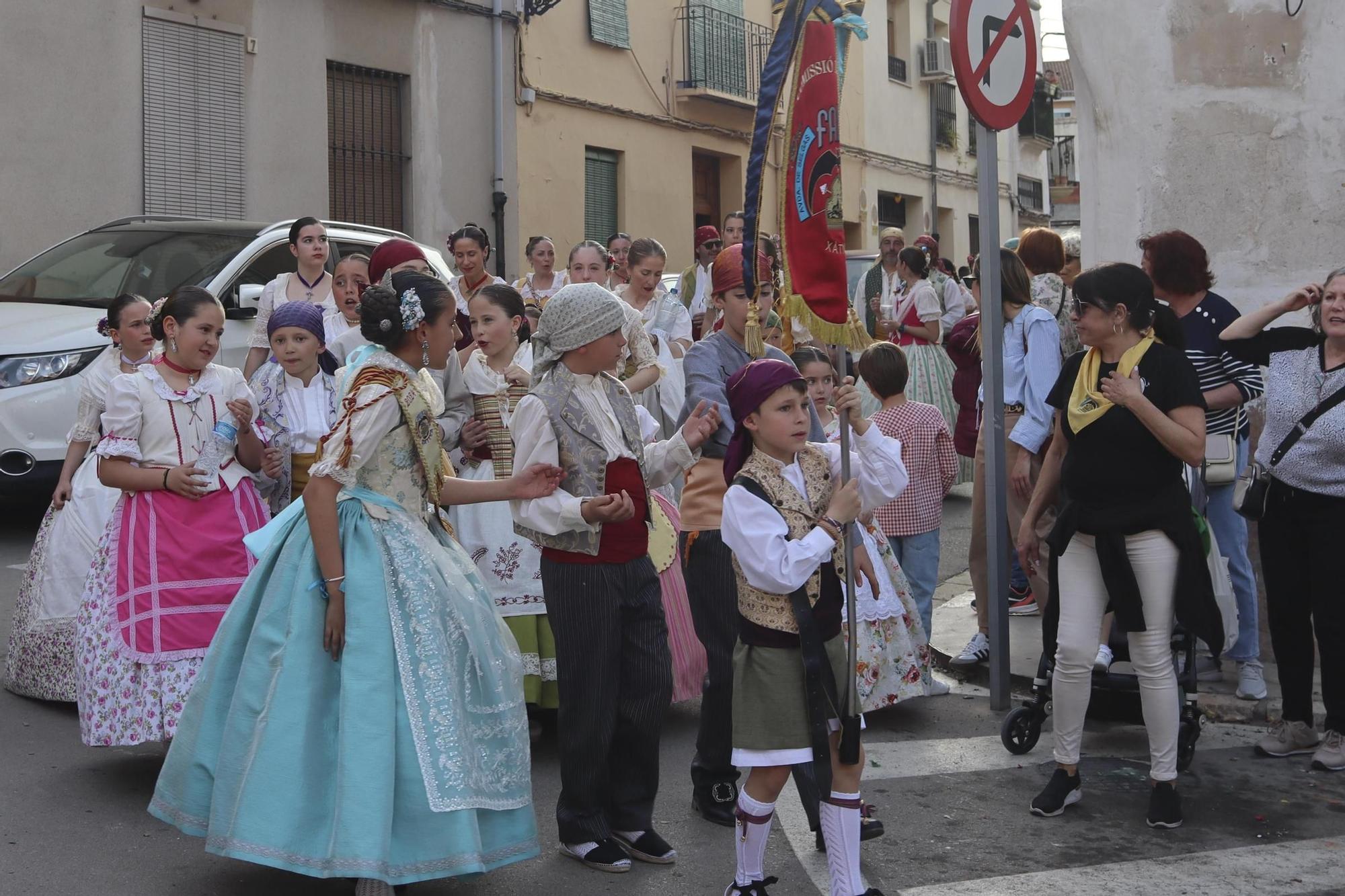 La tradicional visita a las fallas de Xàtiva en imágenes