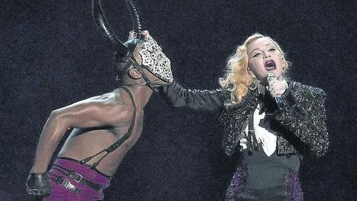 Madonna, durante su actuación en los Brit Awards, en el O2 Arena de Londres, la semana pasada.