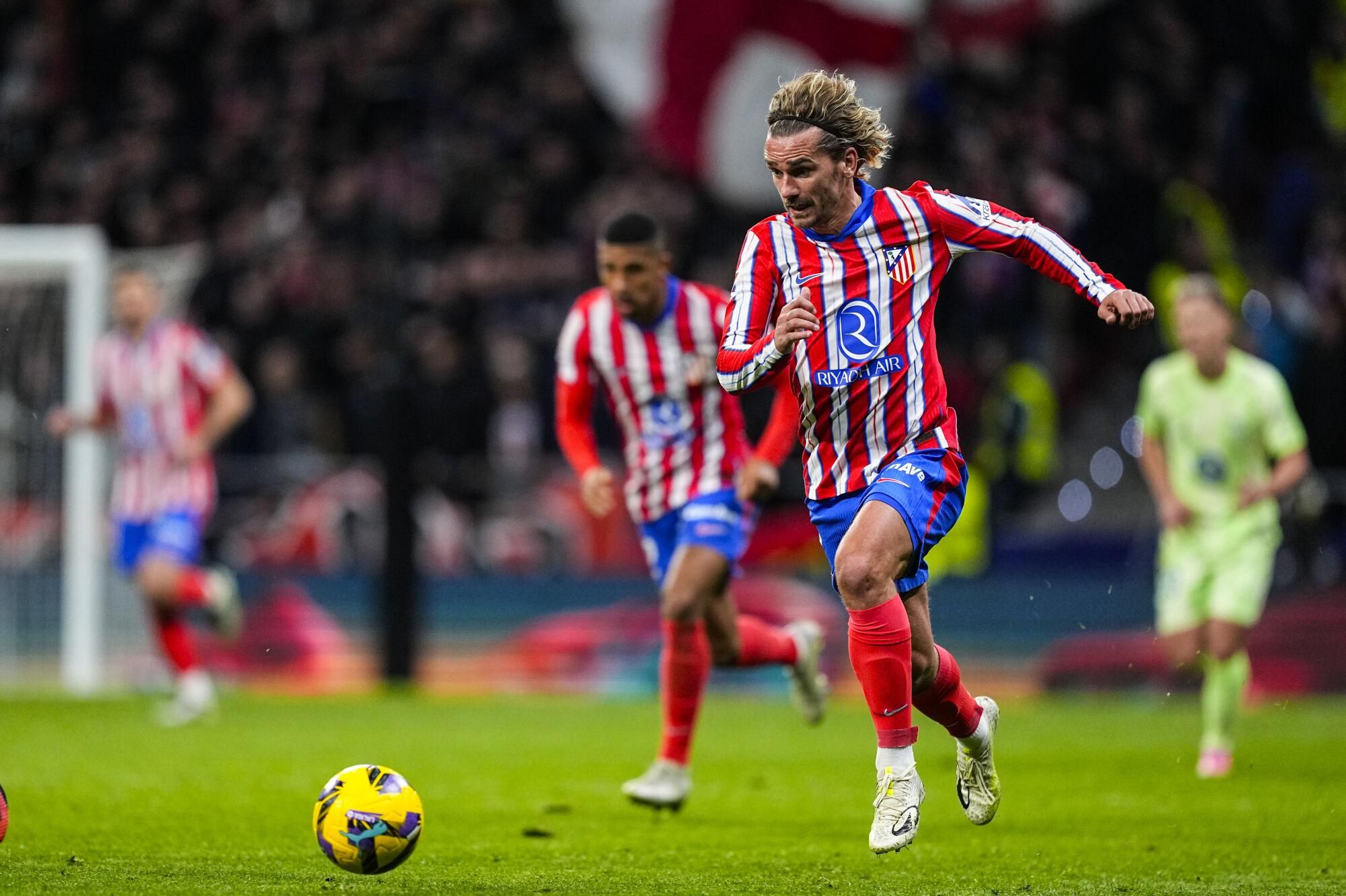 Antoine Griezmann of Atletico de Madrid in action during the Spanish League, LaLiga EA Sports, football match played between Atletico de Madrid and FC Barcelona at Riyadh Air Metropolitano stadium on March 16, 2025, in Madrid, Spain. AFP7 16/03/2025 ONLY FOR USE IN SPAIN. Oscar J. Barroso / AFP7 / Europa Press;2025;SPAIN;SPORT;ZSPORT;SOCCER;ZSOCCER;Atletico de Madrid v FC Barcelona - LaLiga EA Sports;