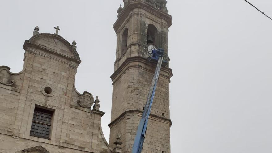 Retirada de nidos en la torre de la iglesia de Molacillos