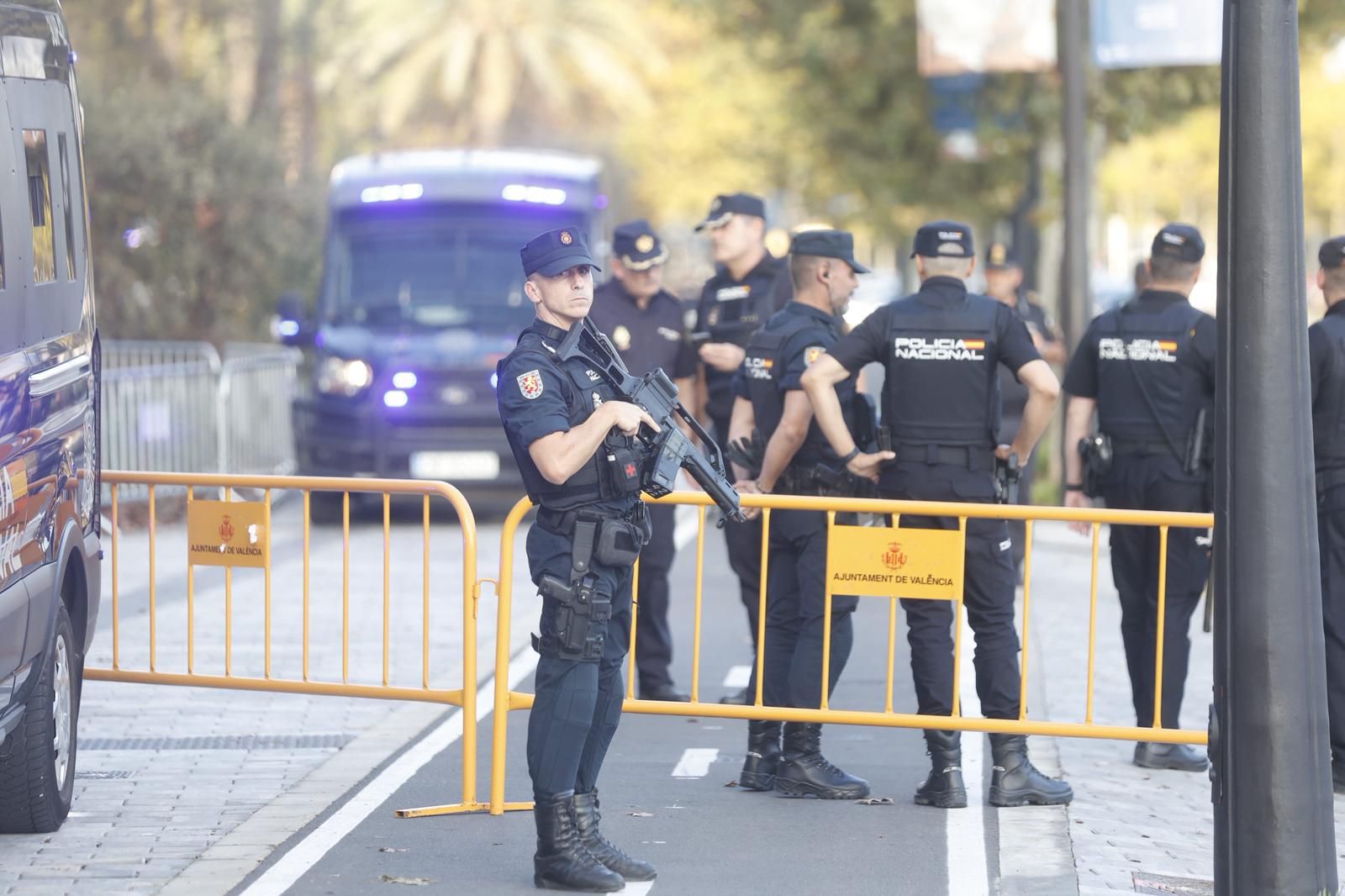 El Roig Arena se blinda para el partido entre el Valencia Basket y el Hapoel Tel Aviv