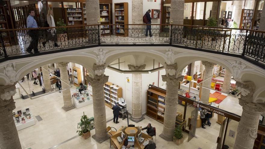 Vista del interior de la Biblioteca Pública de Valencia.