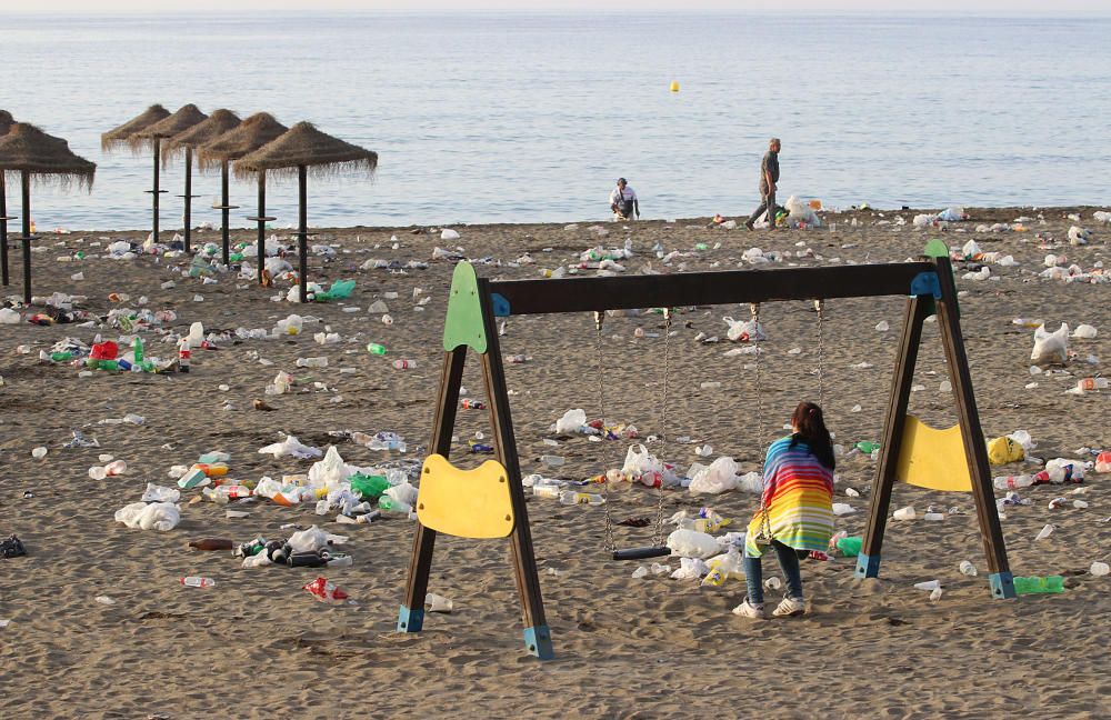 Así amanecen las playas malagueñas después de la noche de San Juan