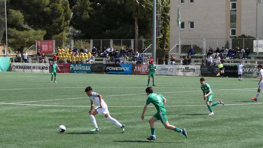 Un momento del partido entre el Granada y el Stadium Casablanca.