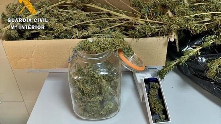 La Guardia Civil desmantela un punto de venta de drogas en una vivienda familiar