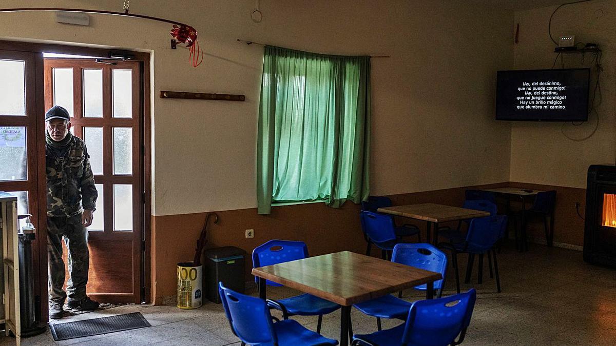 Interior de un bar en una pequeña localidad de la provincia de Zamora. | Nico Rodríguez