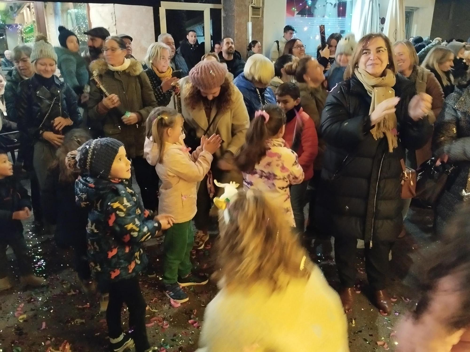 El divertido encendido del alumbrado navideño en Llanera, en imágenes