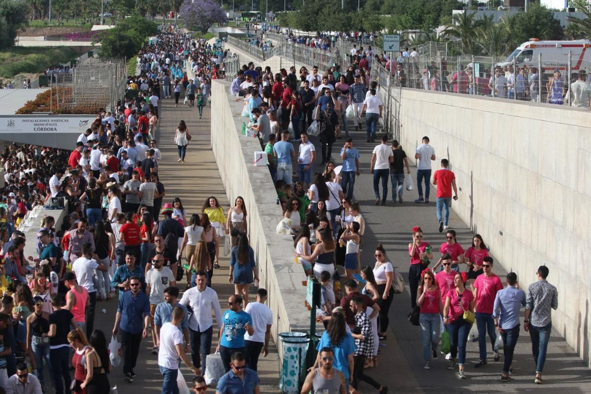 Fotogalería / El macrobotellón en El Arenal