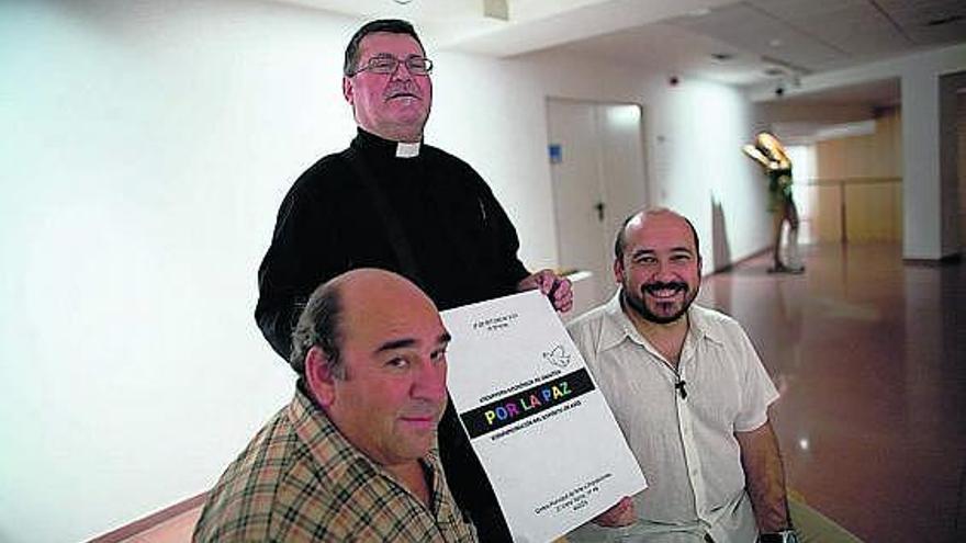 Gregorio López, José Quesada y Javier Valbuena, ayer, en el CMAE.