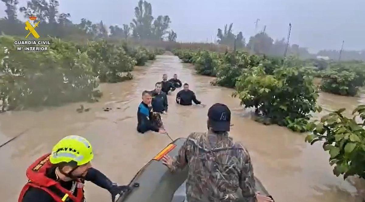 Evacuades mig centenar de persones per la crescuda del riu Guadalete a Jerez