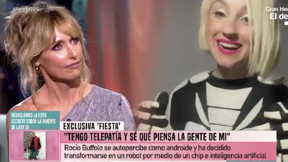 Emma García, entrevistando a la mujer robot