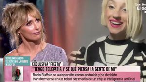Emma García, entrevistando a la mujer robot