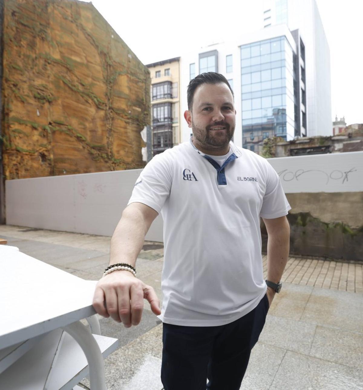 Cristian Fernández, en la calle León. | LUISMA MURIAS