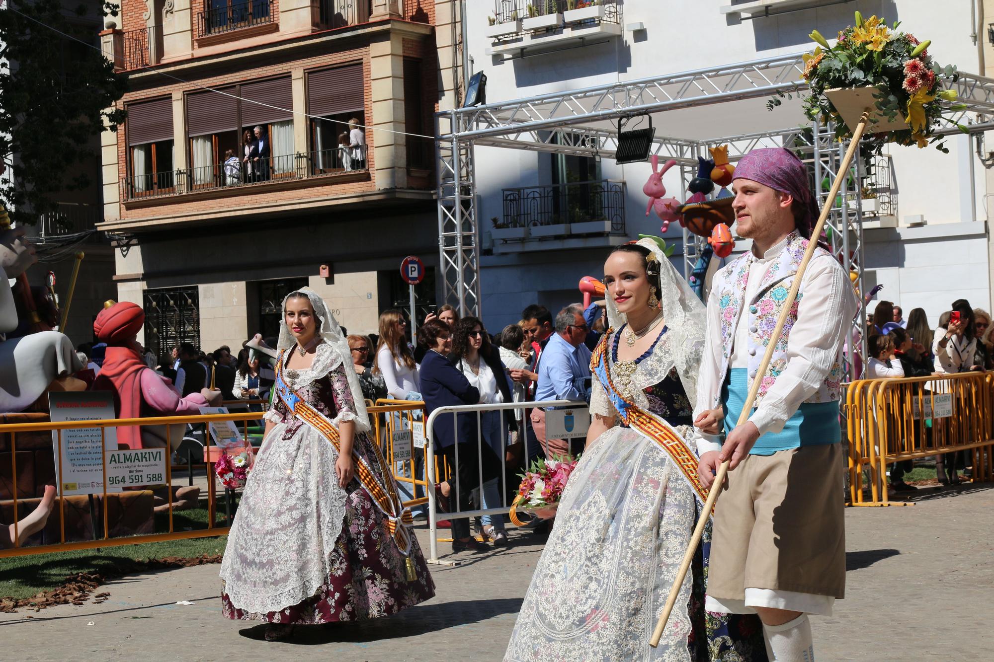 Las mejores imágenes de la 'Ofrena' de las Fallas de Burriana