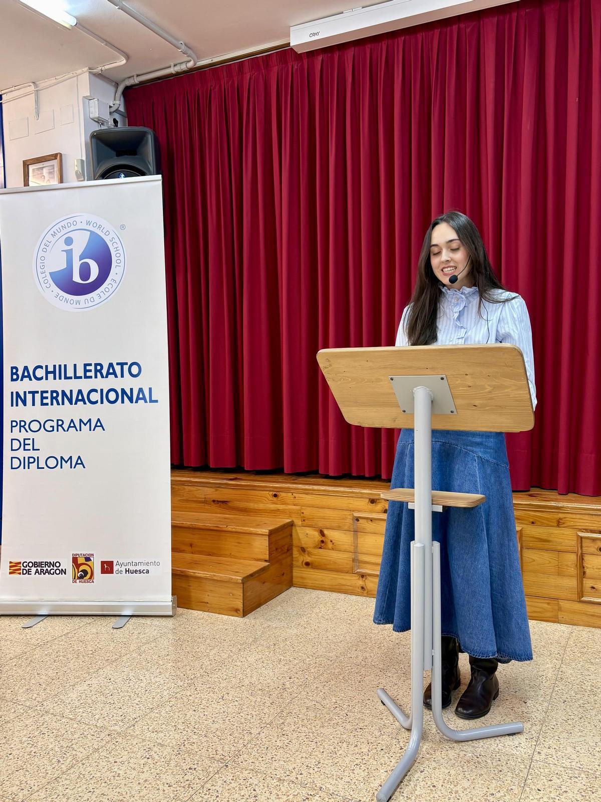 Las monografías regresan al IES Lucas Mallada de Huesca con su feria anual