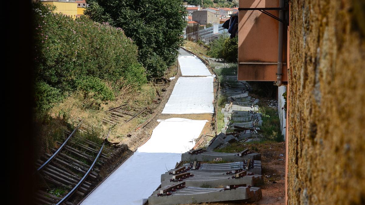 Trabajos en el nuevo tramo de la vía verde.