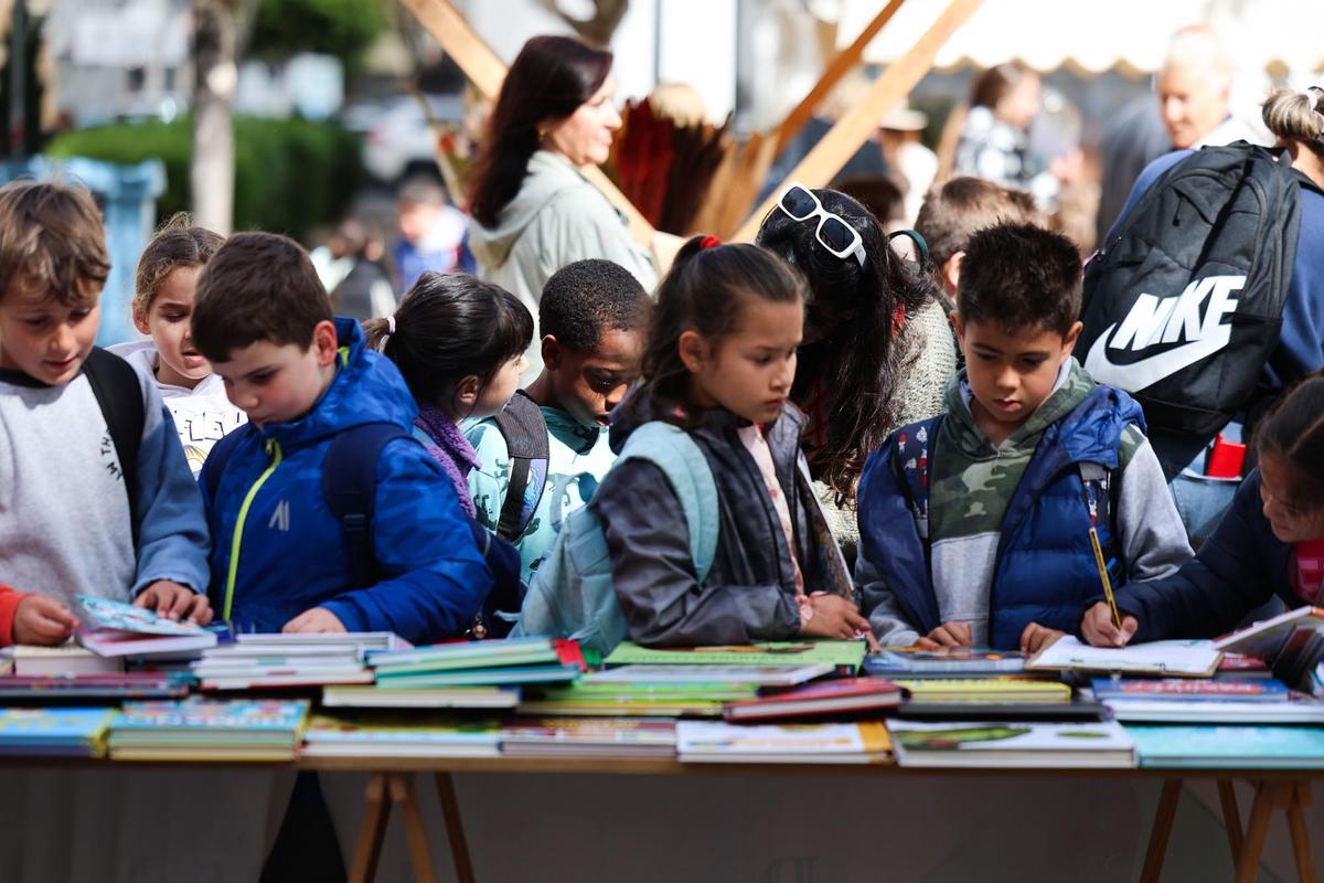 Todas las imagenes de Sant Jordi en Ibiza