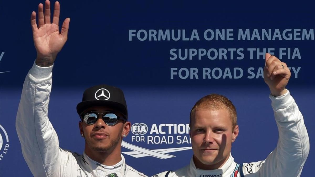 Valtteri Bottas, junto a Lewis Hamilton, en el Gran Premio de Bélgica del 2015.