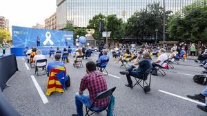 Concentración de la ANC ante la Agencia Tributaria, en la plaza de Letamendi de Barcelona.