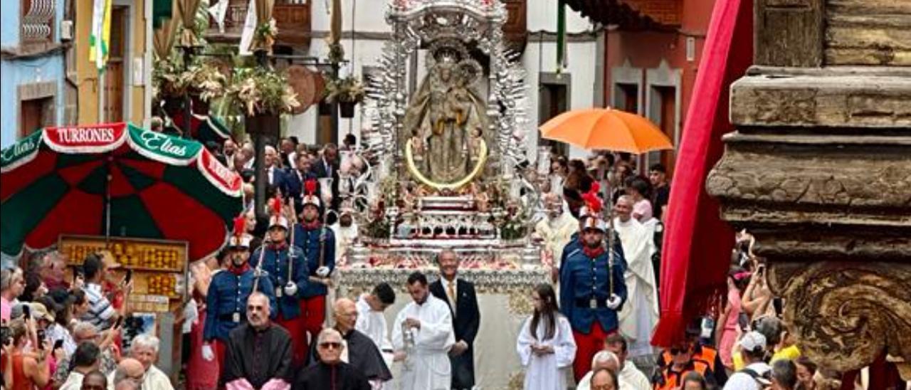 'Petalada' de la Virgen del Pino 2023