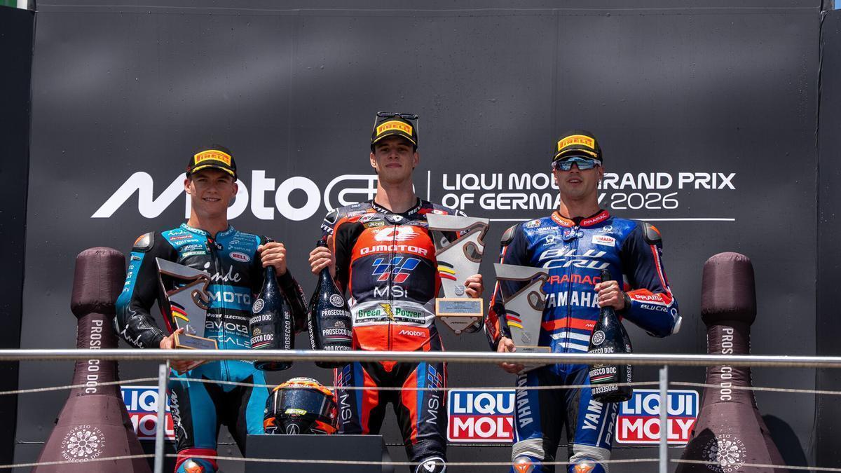 ORTOLA Ivan (spa), QJMotor – Frinsa – MSI, Kalex Moto2, podium, portrait with HOLGADO Daniel (spa), CFMoto Aspar Team, Kalex Moto2 and GUEVARA Izan (spa), Blu Cru Pramac Yamaha Moto2, Boscoscuro B-26 during the 2026 Moto2 Motul Liqui Moly Grand Prix of Germany, Germany GP, on the Sachsenring circuit, from July 10 to 12, in Germany - Photo Studio Milagro / DPPI AFP7 04/07/2026 ONLY FOR USE IN SPAIN. GIGI SOLDANO / DPPI Media / AFP7 / Europa Press;2026;ALLEMAGNE;GERMANY;JUILLET;JULY;MOTO;MOTORBIKE;MOTORCYCLE;Motorsport;Sport;MOTO - MOTO 2 - GERMANY GRAND PRIX 2026