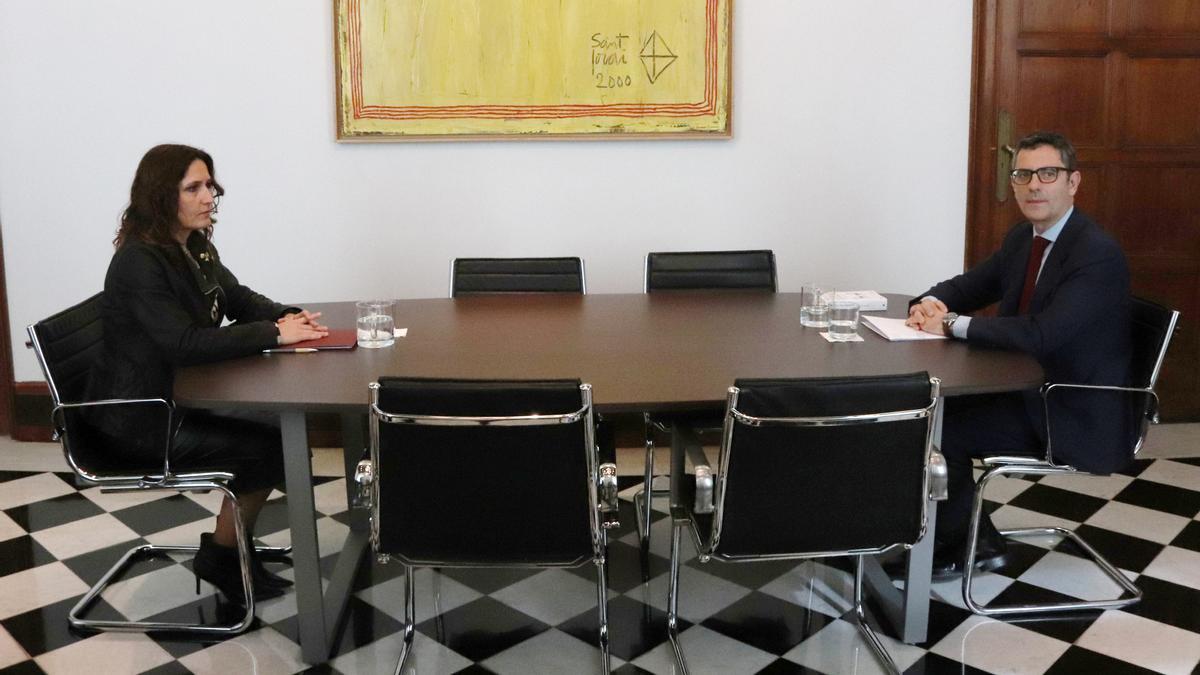 La 'consellera' de Presidència, Laura Vilagrà, se reúne en su despacho con el ministro de Presidencia, Félix Bolaños.