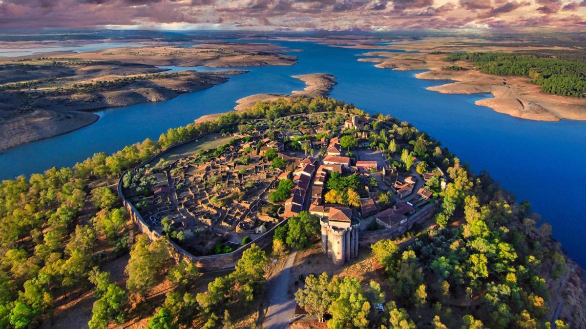Un precioso pueblo abandonado que ya deberías conocer.