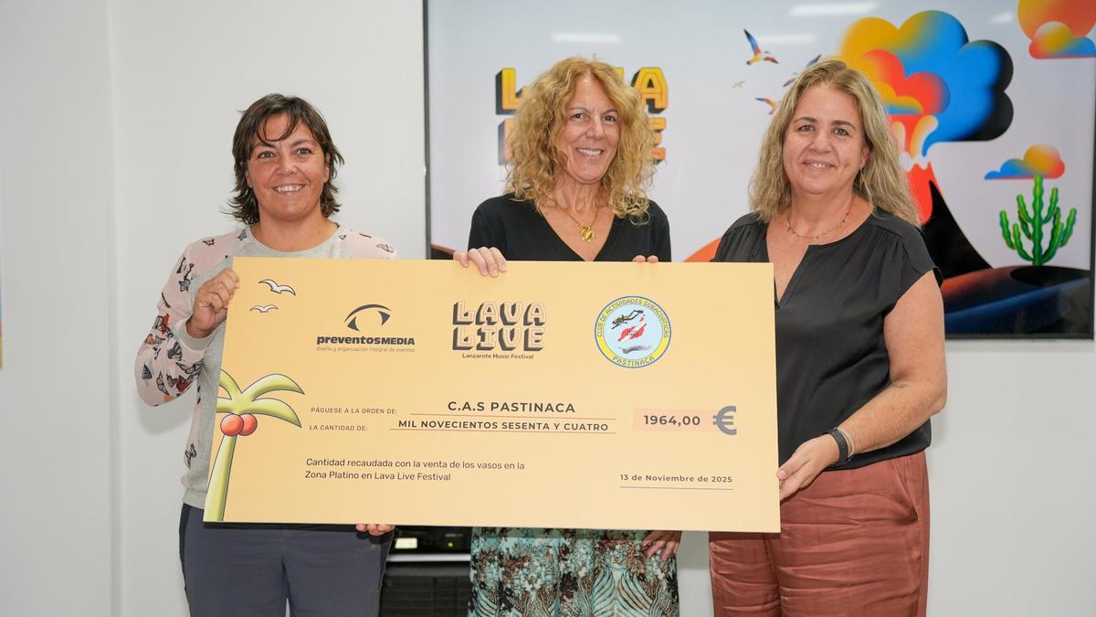 Entrega del cheque solidario del Lava Live Festival al Club de Actividades Subacuáticas Pastinaca.