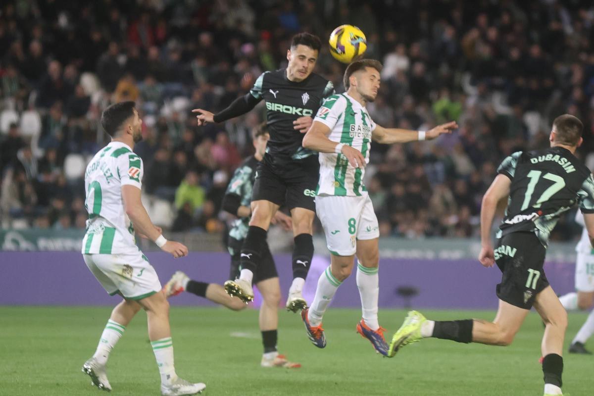 El Córdoba CF se enreda con el Sporting y cede un empate en El Arcángel