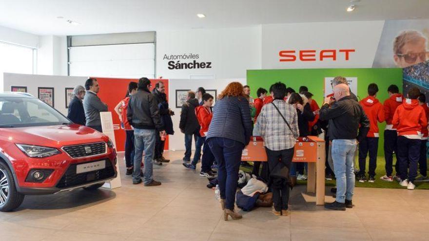 La Copa del Rey visita Automóviles Sánchez