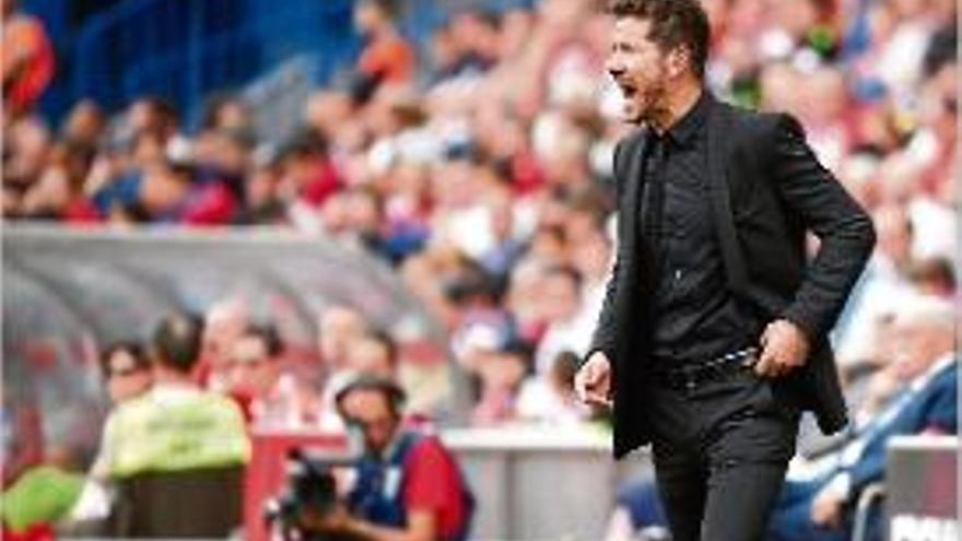 Simeone donant ordres als seus jugadors dissabte passat.