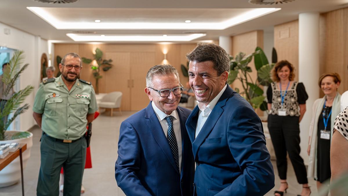 El presidente de Ateval, Pepe Serna, junto al president Carlos Mazón.