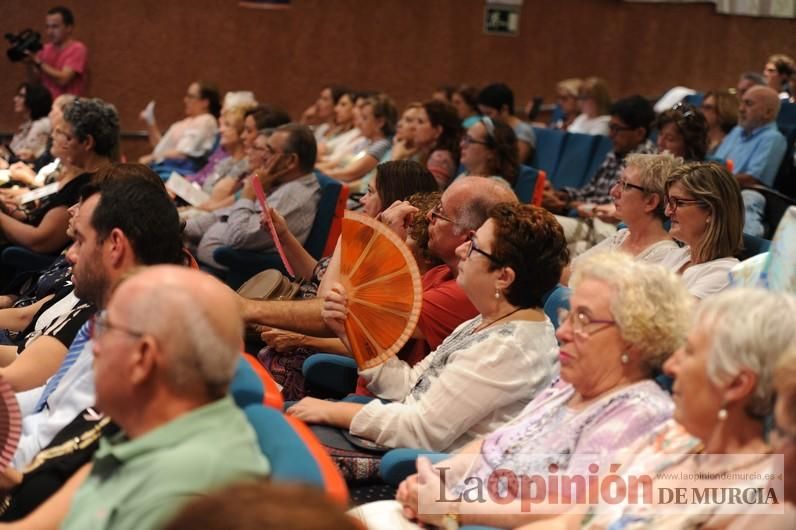 Los lazos rosas toman el Paraninfo de la UMU