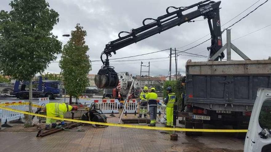 Trabajos en el bombeo de O Burgo. // FdV