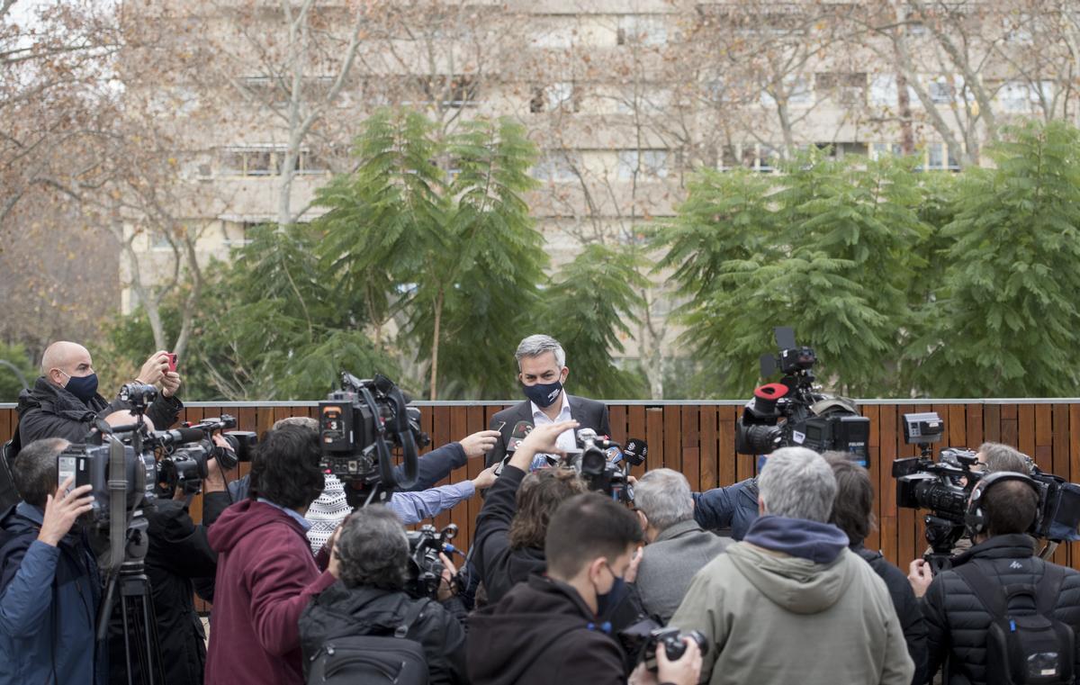 Font da una rueda de prensa en el Camp Nou.