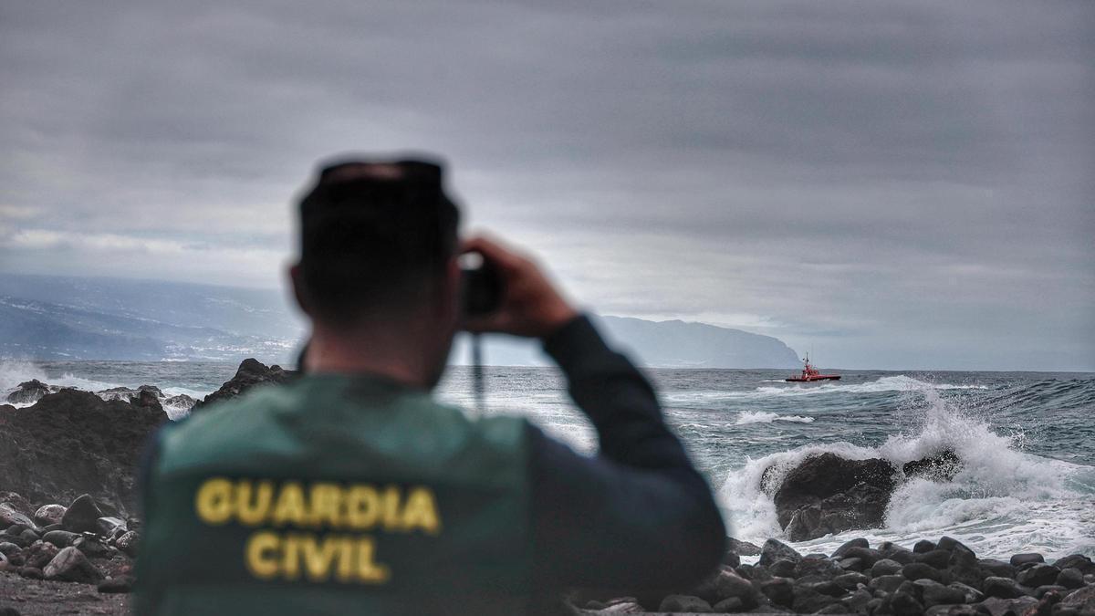 Operativo de búsqueda y rescate en Tacoronte para localizar a la mujer que cayó al mar el pasado miércoles