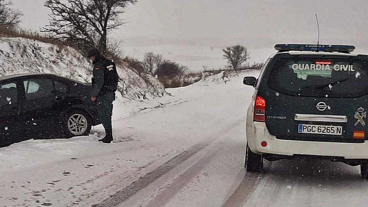 Salida de vía en la carretera CL-605. | Guardia Civil