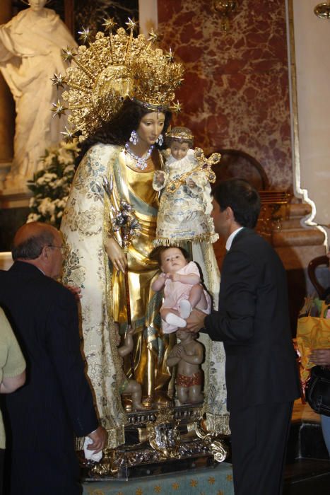 Retrospectiva de los primeros Besamanos a la Virgen de los Desamparados