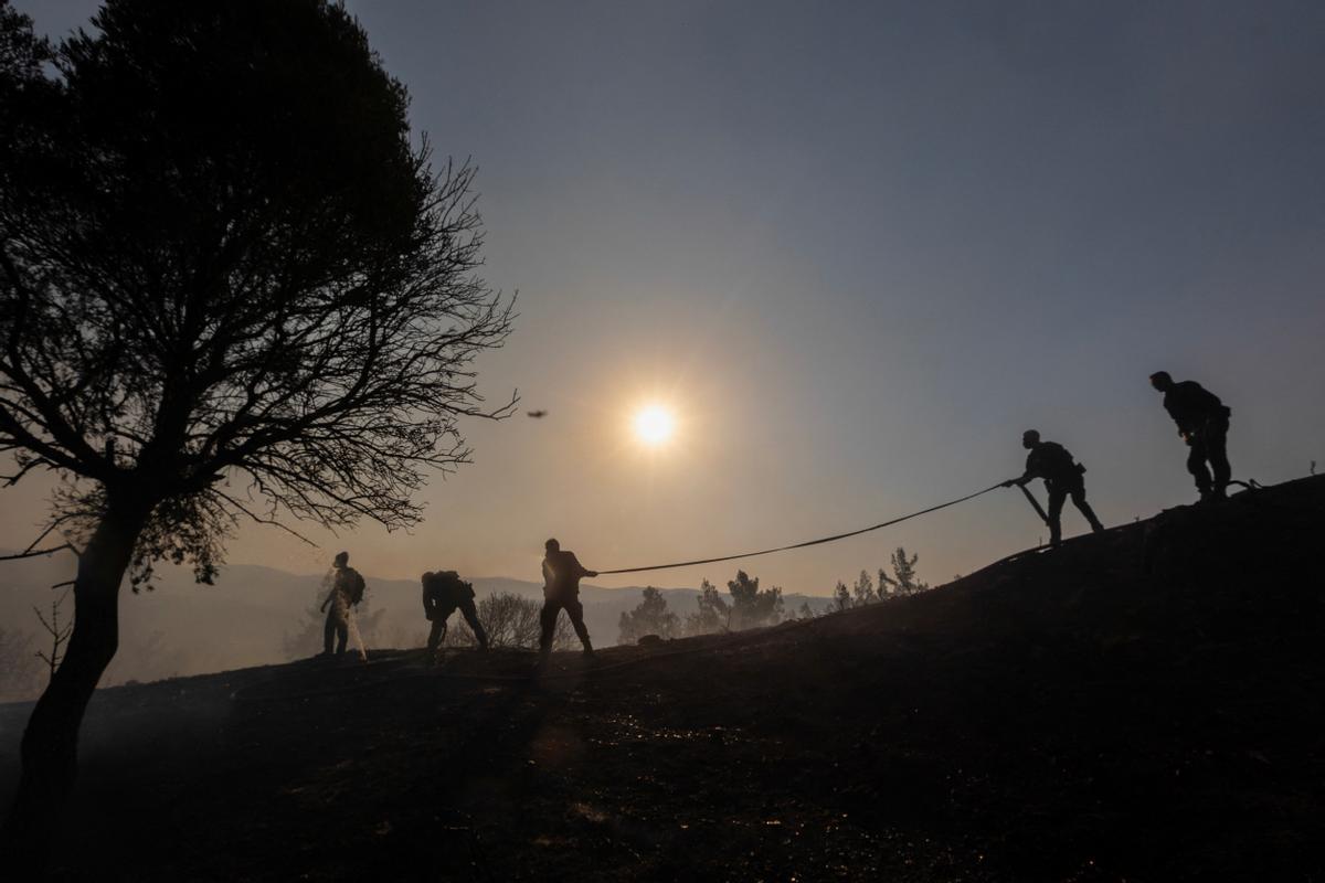 Incendios descontrolados en las islas griegas de Corfú y Rodas