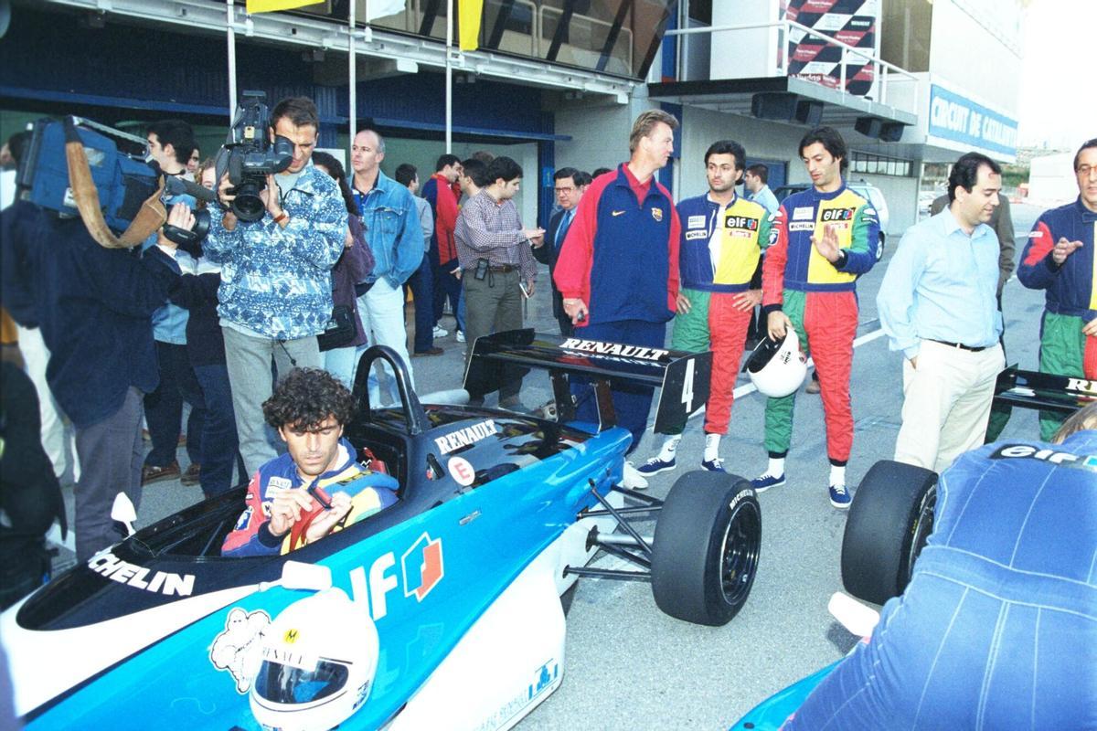 Nadal, Van Gaal, Mourinho y Vitor Baia, en una visita al Circuit de Catalunya probando un F1